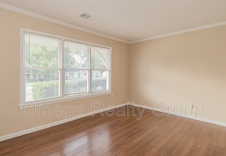 2061 Green Acres Dr — Photo 8