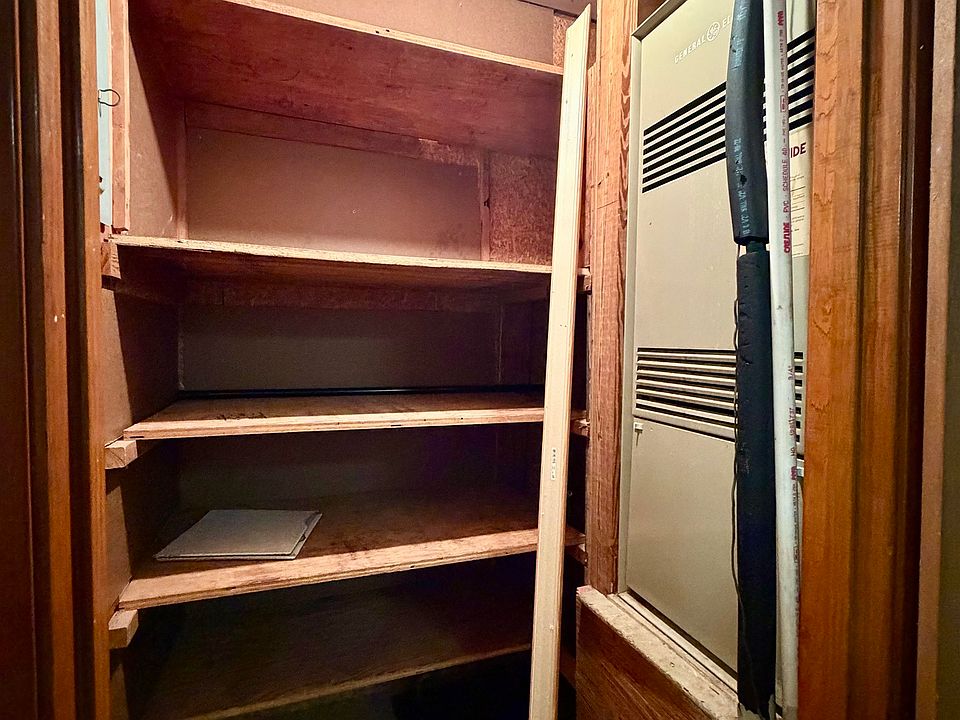 16th image of 200 Plum St