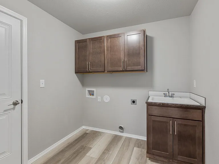8615 N Seminole St — Photo 5
