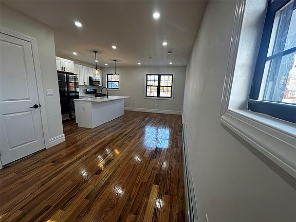 3rd image of 225-53 Murdock Avenue