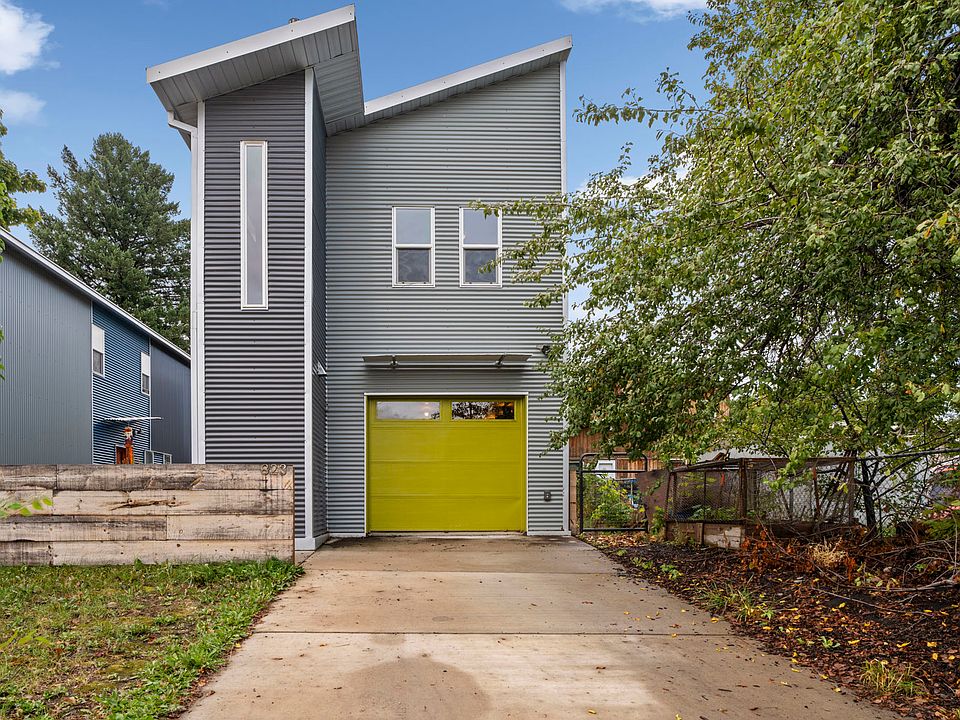 1st image of 823 Turner St