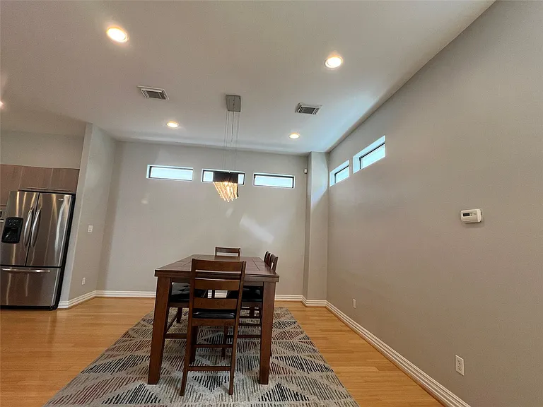 2314 Camden Dr — Photo 9