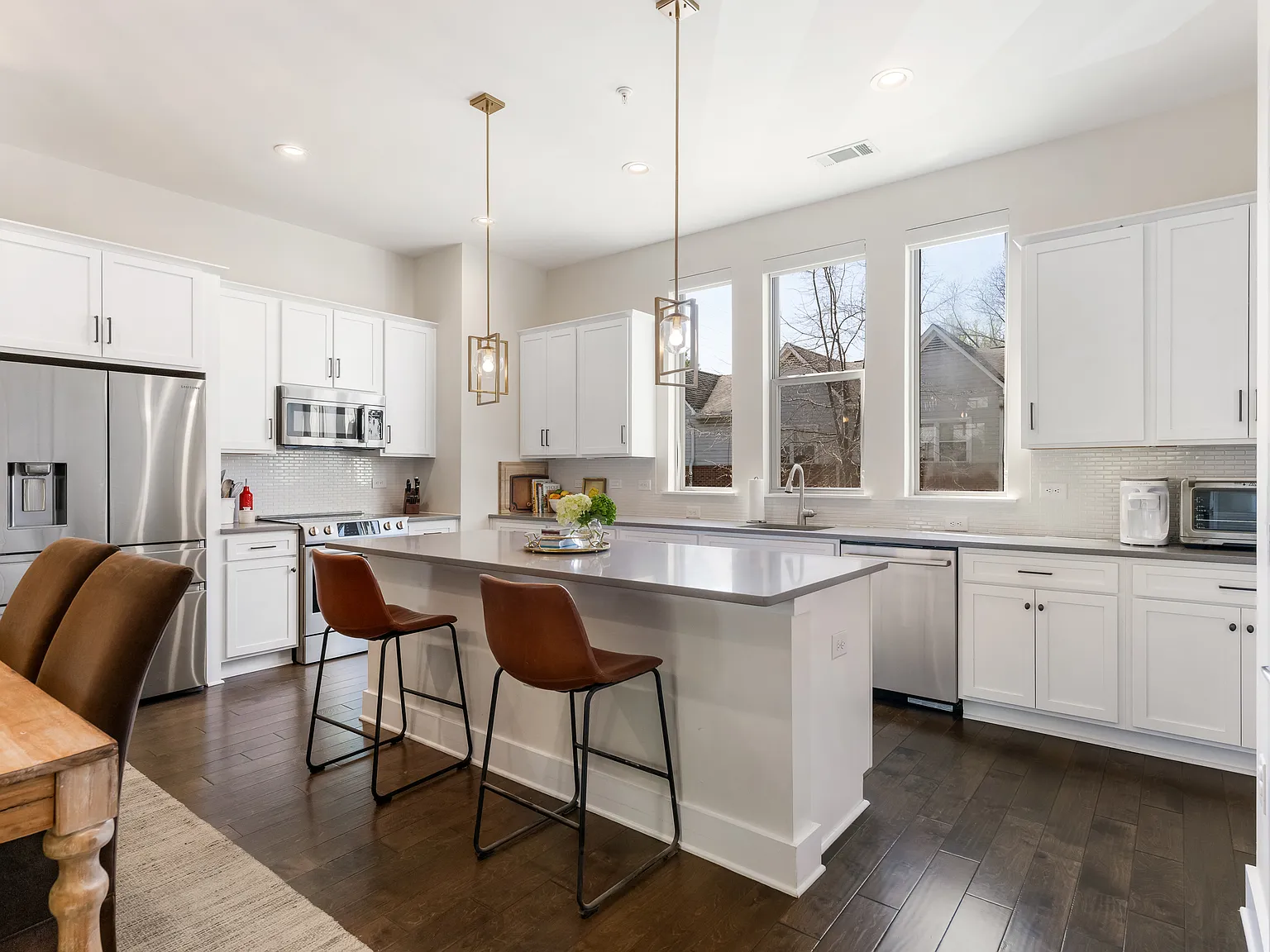 3 bed, 3.5 bath, 1700 sqft, $3,950 — Photo 4