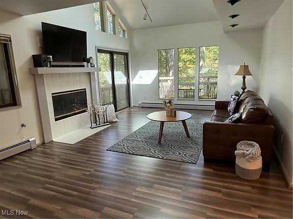 2nd image of 595 Meredith Ln