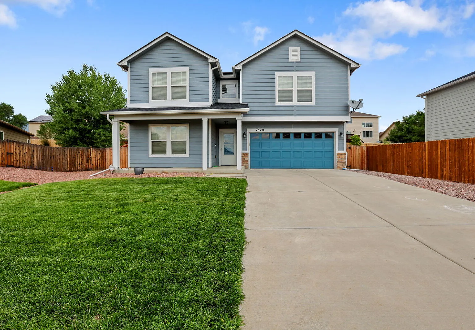 4 bed, 2.5 bath, 2708 sqft, $2,400 — Photo 1