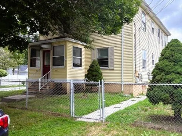 157-159 Ophelia St, Providence, RI 02909