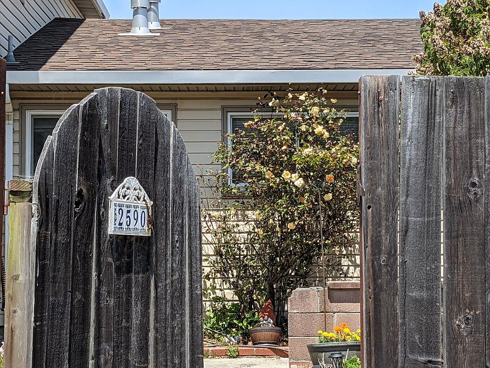 1st image of 2590 Catalpa Way