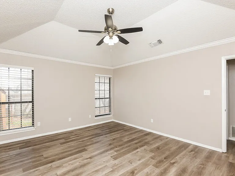 125 Camelot Dr — Photo 10