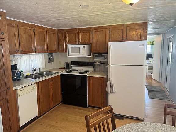 2nd image of 731 CAMELLIA DRIVE