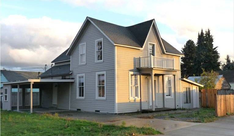 Duplex on Corner Lot