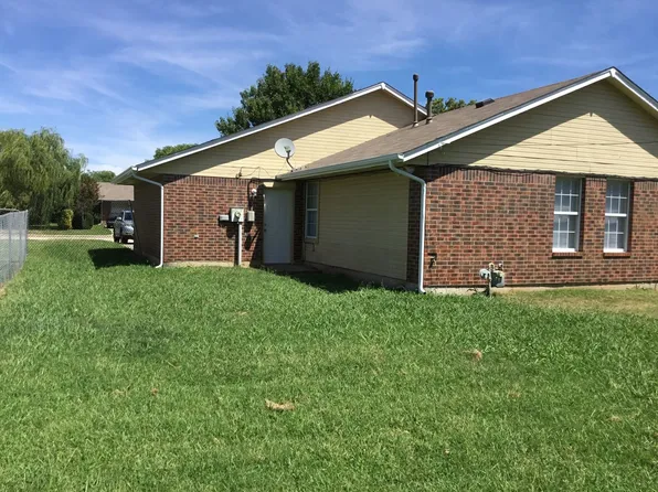 1012 NW 14th St, Moore, OK 73160