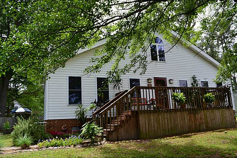 1st image of 105 Waterfront Dr