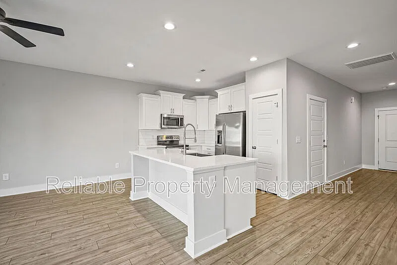 3 bed, 2.5 bath, $1,795 — Photo 3