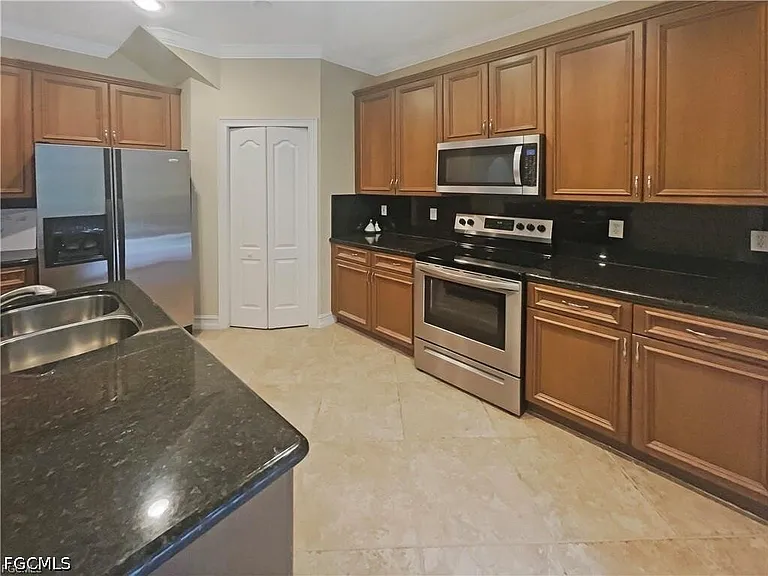 10257 Silver Palm Dr — Photo 8