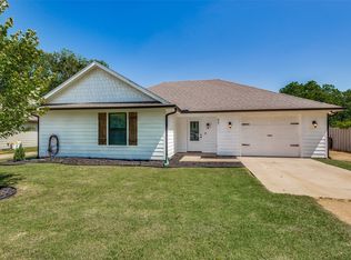 807 N Main St, Tioga, TX 76271