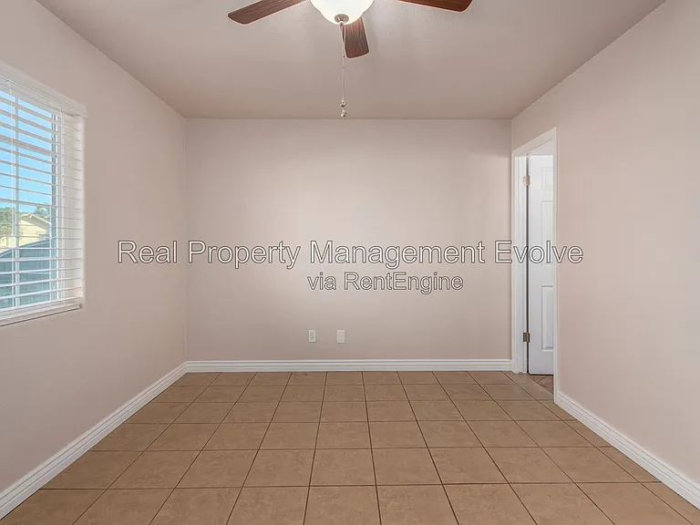 5438 S 46th Pl — Photo 24