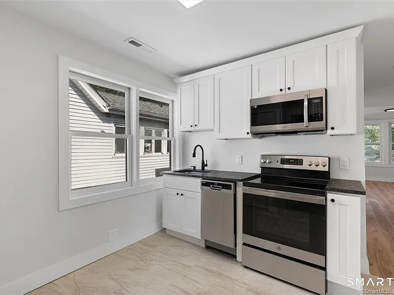19 Willard St #3 — Photo 1