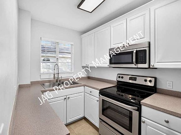 2nd image of 2761 Saint Johns Ave #3