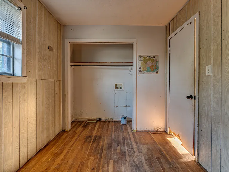 121 E Pecan St — Photo 13