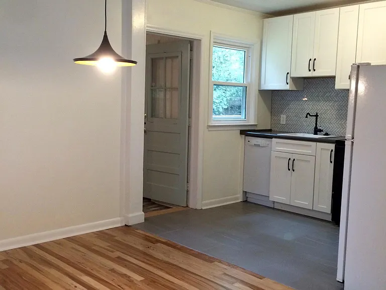615 Collins Dr — Photo 6