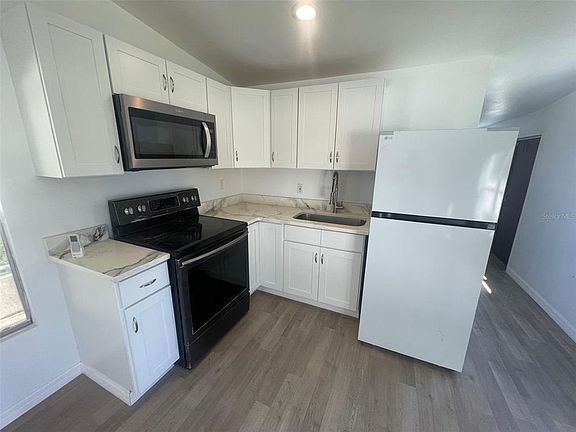 3rd image of 7489 CHARLIN PARKWAY