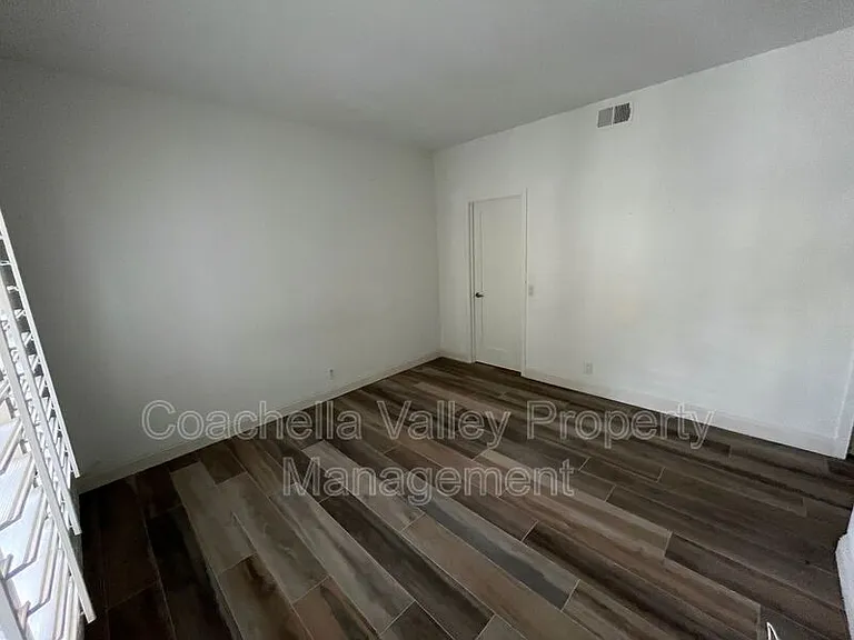 289 Vista Royale Cir W — Photo 17