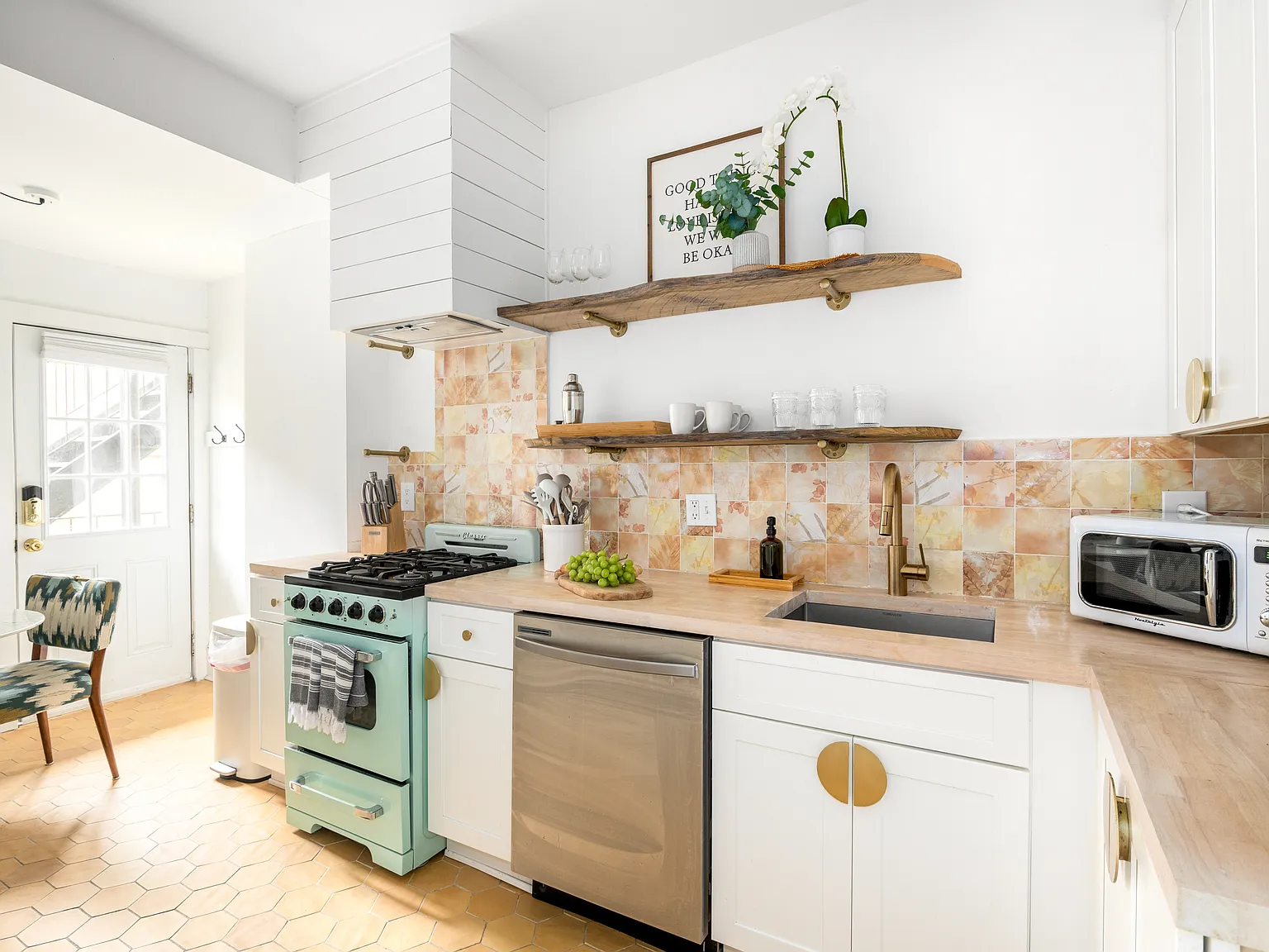 1 bed, 800 sqft, $1,900 — Photo 4