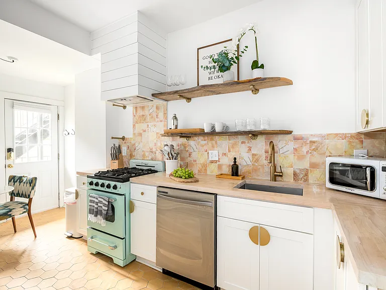 487 Moreland Ave NE #2 — Photo 4
