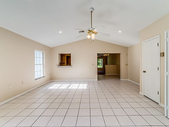 4th image of 909 Lacey Oaks Ct