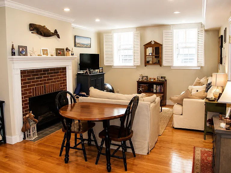7 Champney Pl — Photo 1