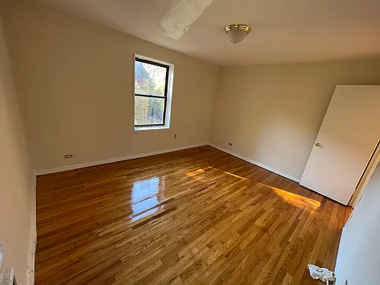 Rented by Queens Apartments Realty LLC | media 18