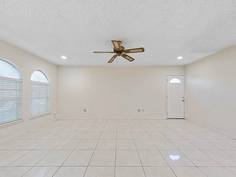 6323 Forest Bnd — Photo 17