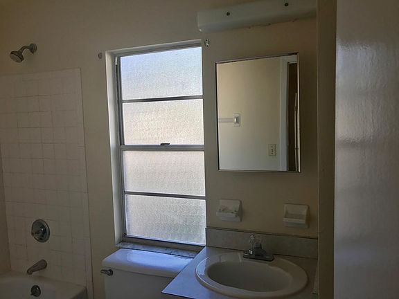 4th image of 5260 Tennis Court Cir