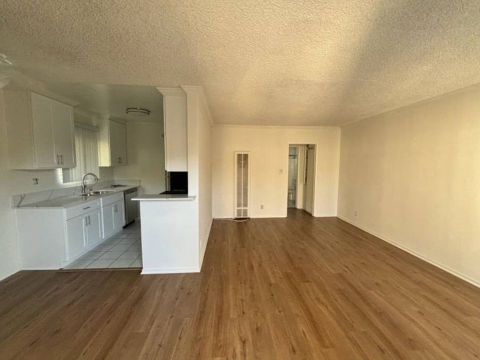 1st image of 2352 Glendale Blvd #34
