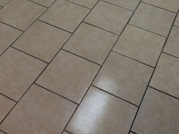 5th image of 1310 Travis Cir