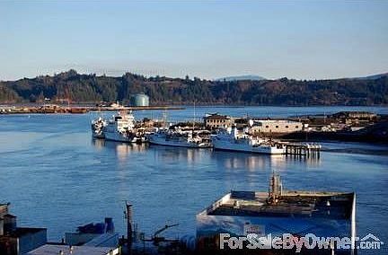 NOAA Ships in their home port