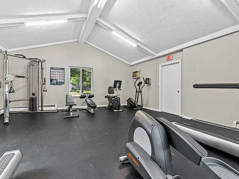 Apple Ridge Apartments - Livonia, MI — Photo 25