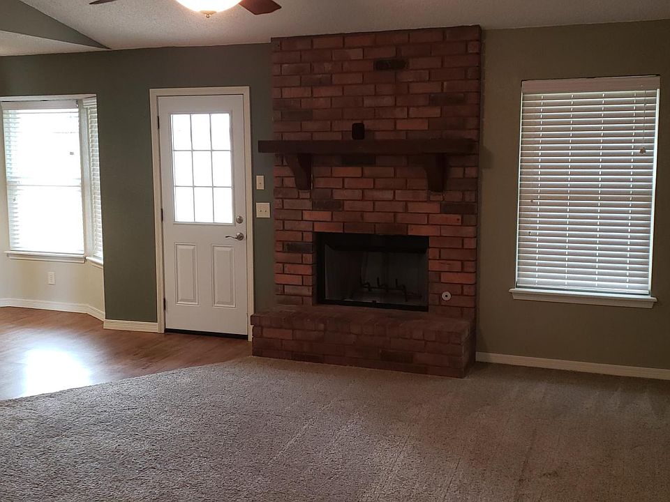 Gas fireplace