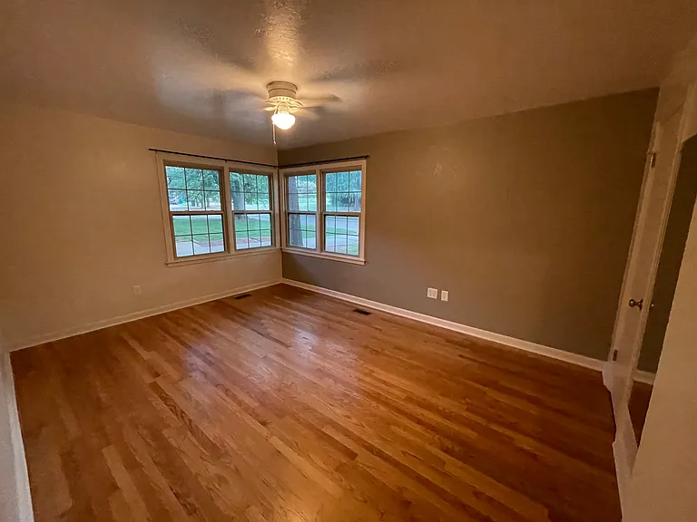 4414 N Harvey Pkwy #D — Photo 3