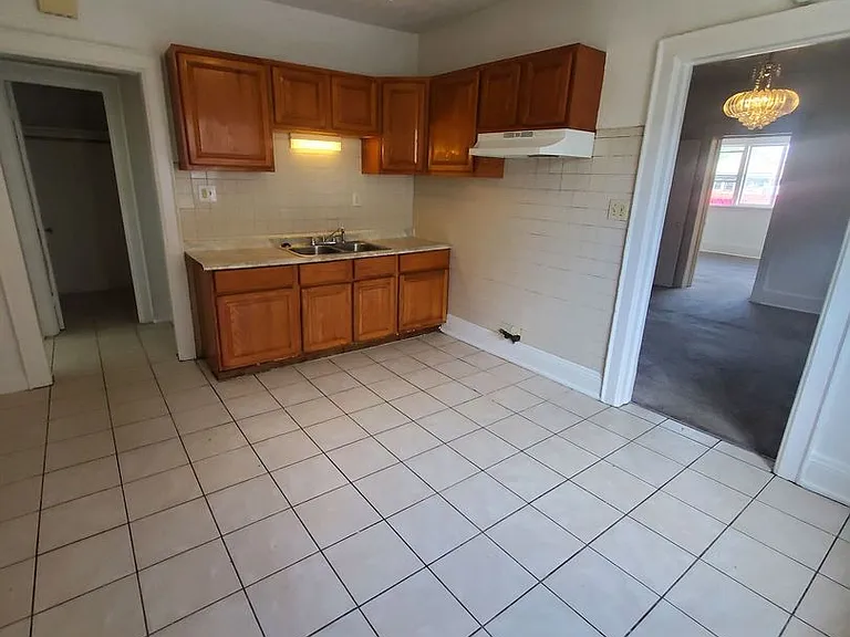 519-521 W Keefe Ave. (Duplex) — Photo 4