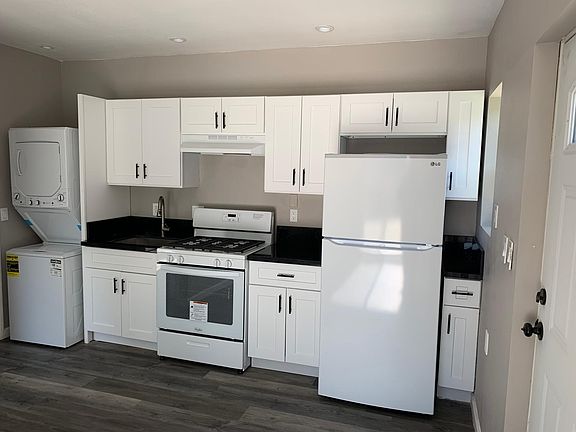 5th image of 6463 Woodlake Ave