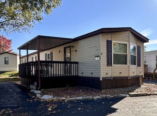 16 Lake Ridge Dr, Belleville, IL 62221