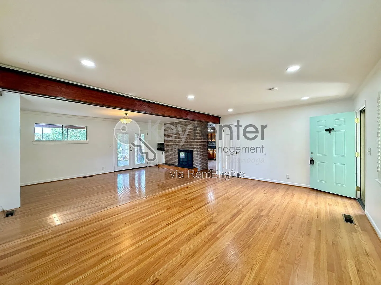 4 bed, 3.0 bath, 2599 sqft, $2,300 — Photo 4