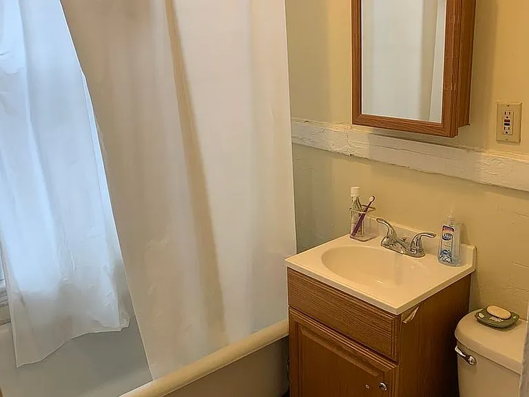 62 Woodstock Ave #17 — Photo 4