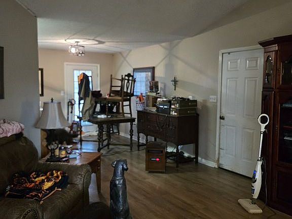 4th image of 301 Sundown Ln