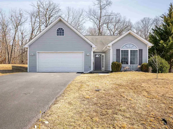 79 Cedarcrest Dr, Waynesboro, VA 22980