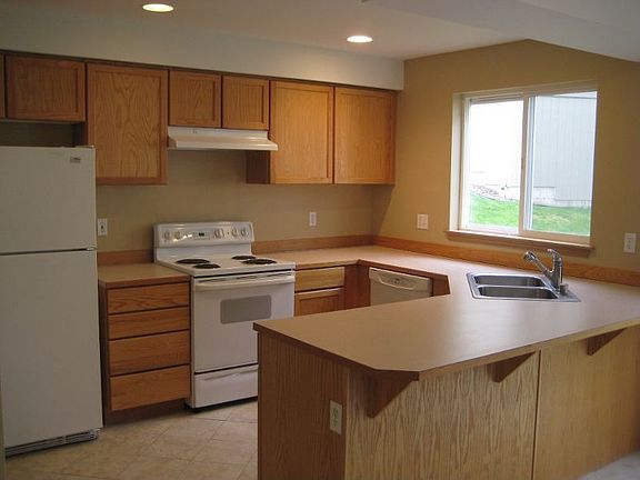 4th image of 1628 81st Ave NE