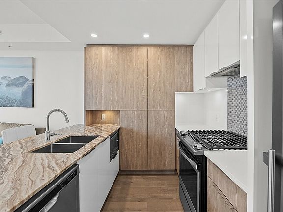 4th image of 1151 Sunset Dr #1103