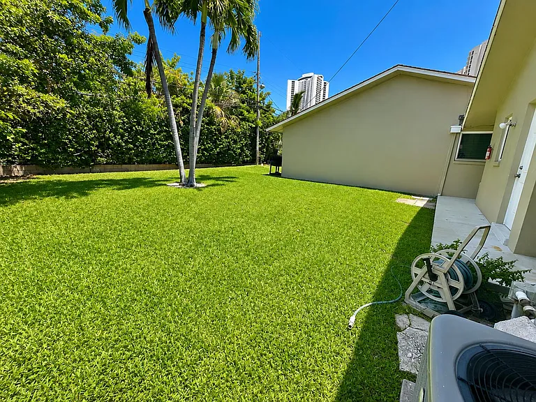 1232 Cabana Rd #1 — Photo 28