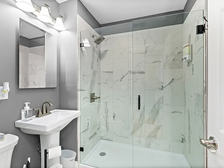 4043 Kenwood Ave #2 — Photo 8